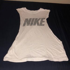 Men’s Athletic Cut White Nike Tee Medium